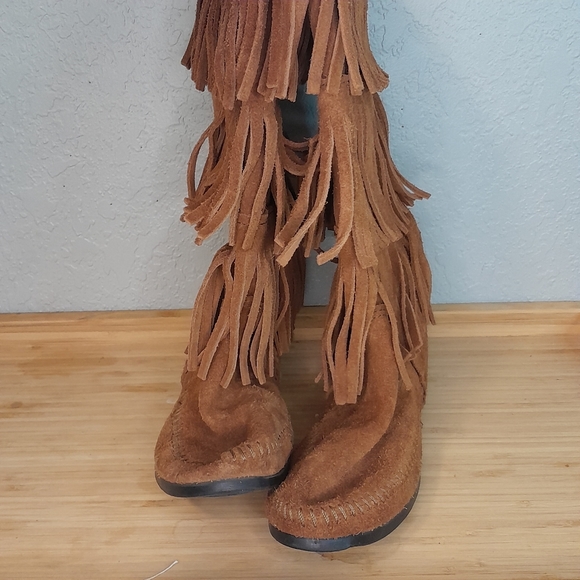 Minnetonka Womens Size 6 Brown Suede High Fringe Moccasin Boots - Picture 2 of 7